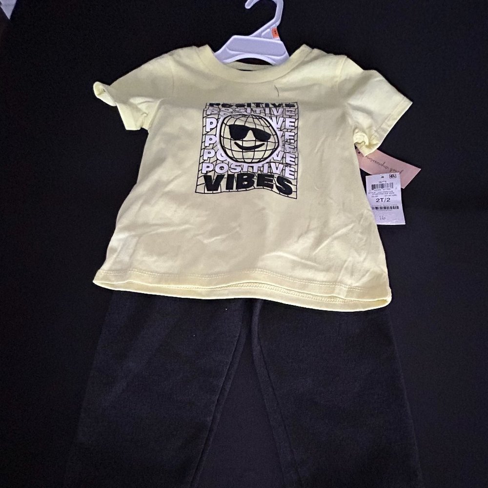 FIRST IMPRESSIONS & EPIC THREADS UNISEX 2-PC SET - Picture 1 of 10